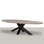 Ovale eettafel met een metalen matrix onderstel (koker 10cmx10cm) en zeep eikenhout tafelblad.