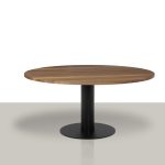 Ronde eettafel met rond metalen kolom onderstel en massief smoke eikenblad.