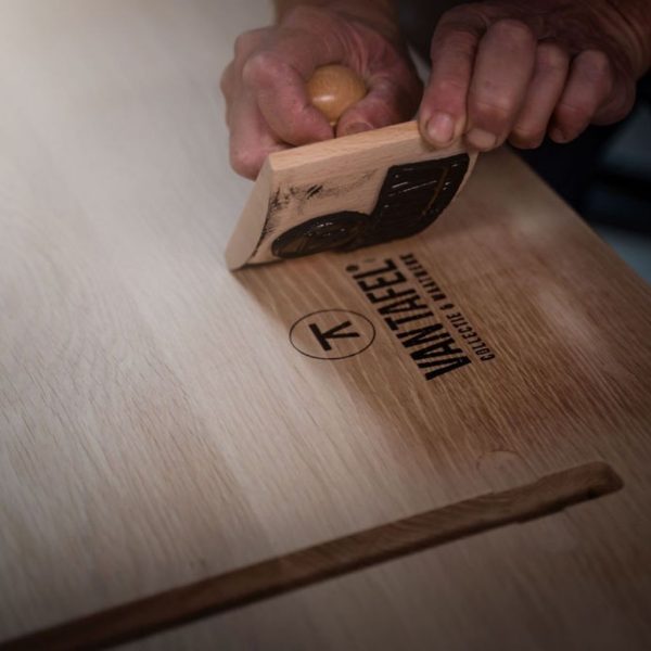 Stempel-onder-tafelblad-Van-Tafel