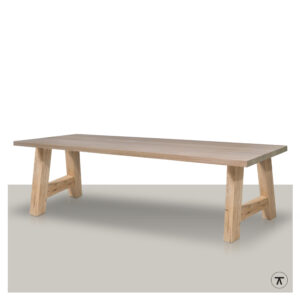 Rechthoekige-houten-eettafel-met-houten-A-onderstel