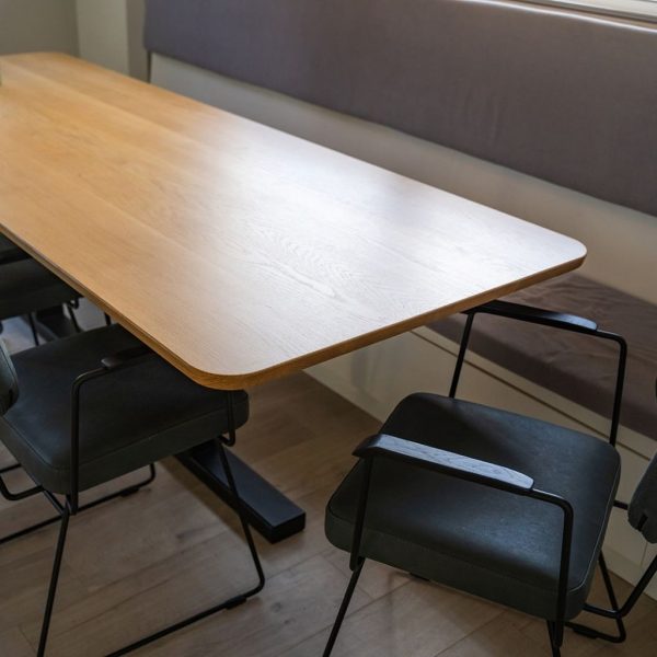 afgeronde-hoeken-eettafel-boss-Van-Tafel