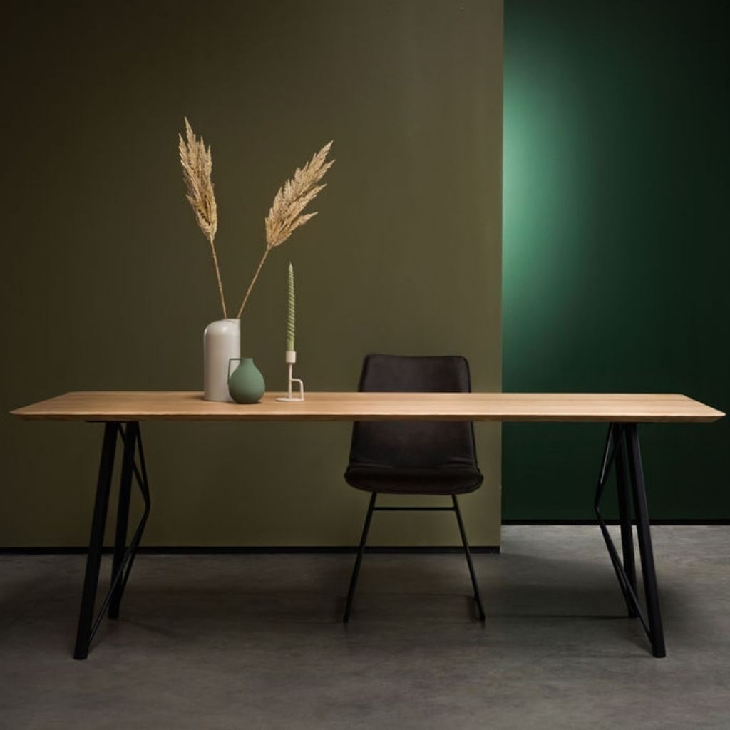 eettafel-met-metalen-onderstel-draadelementen