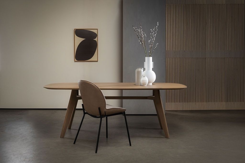 Scandinavische luxe eiken houten eettafel met houten onderstel