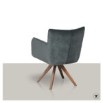 Achterkant eetkamerstoel Leonie in blauw/groen met houten poot