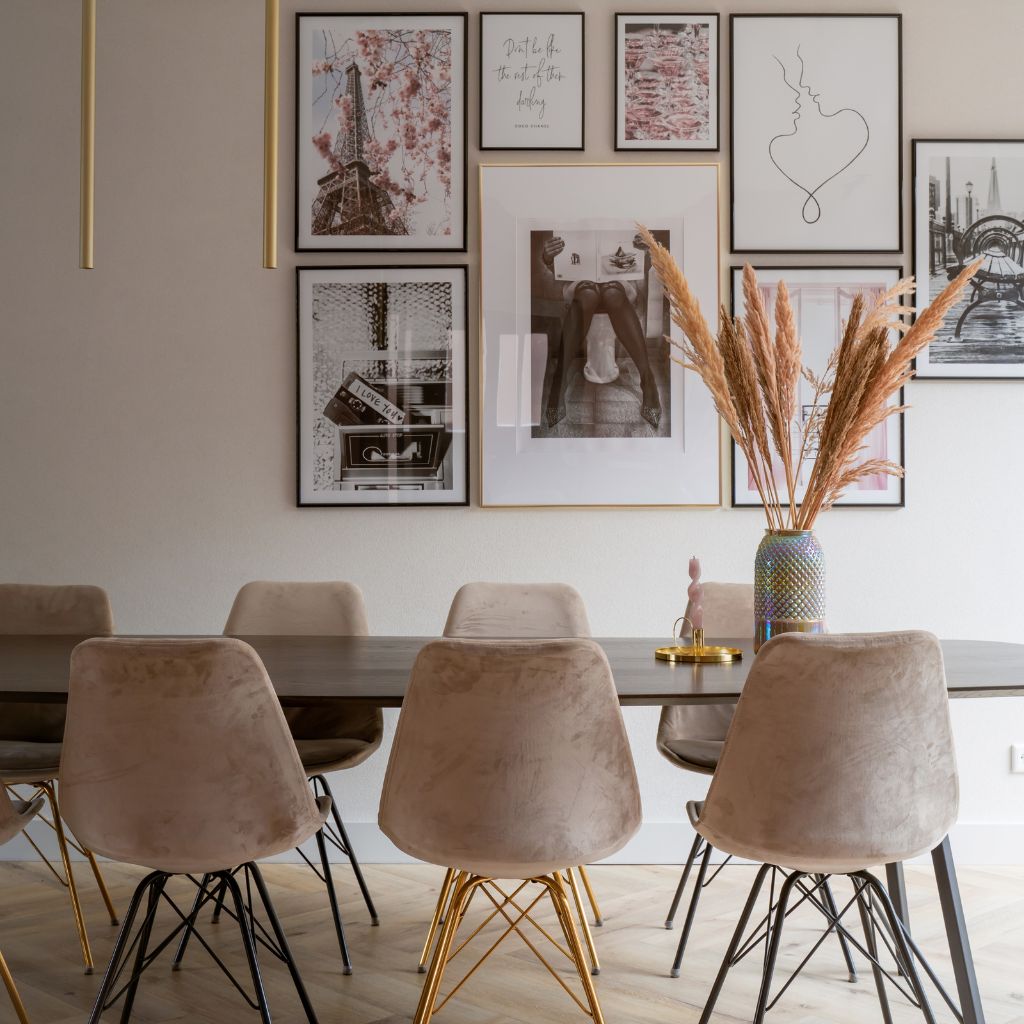 Antraciet Fins ovale eettafel met velvet stoelen