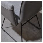 Detailfoto van slede onderstel stoel Meinke met armleuningen