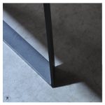 Close up van metalen onderstel Delta