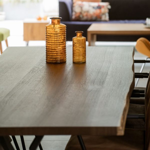 Boomstamtafel met glooiende tafelrand