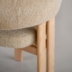 Eetkamerstoel Marjon met licht eiken houten onderstel