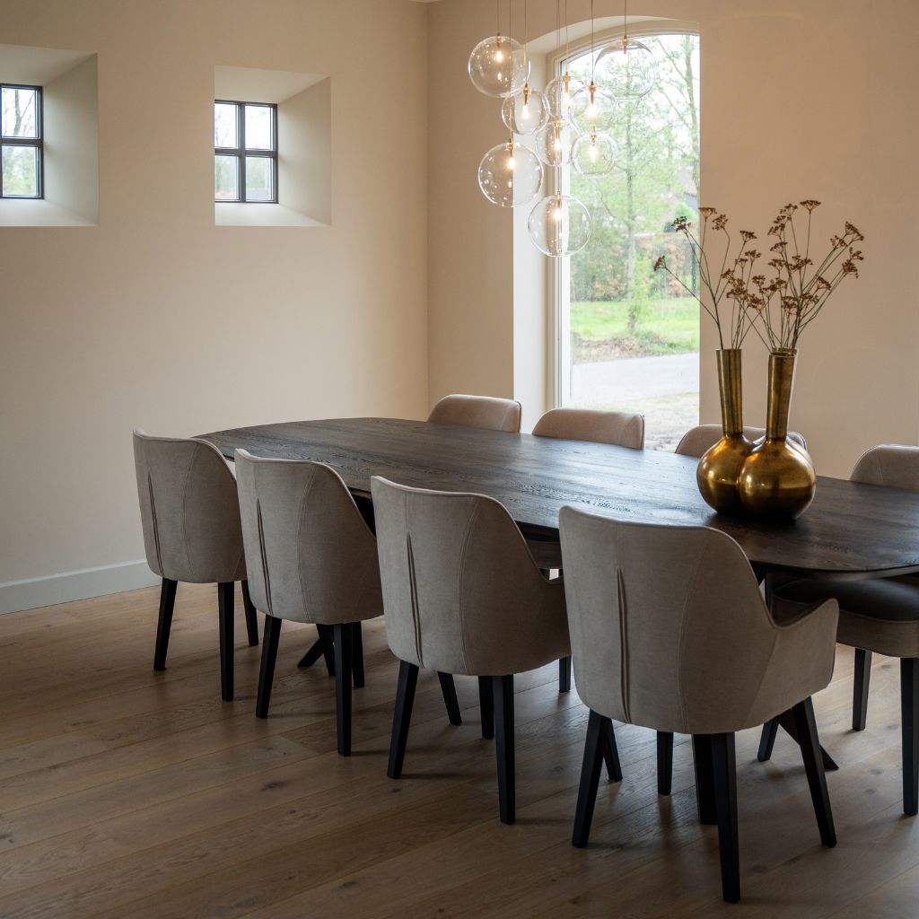 Donkere Fins ovale eettafel Link