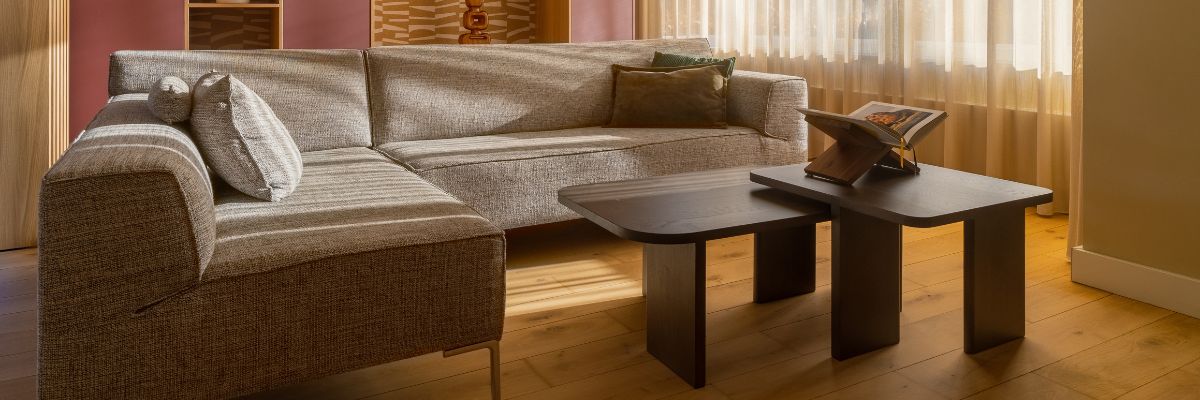 Header blog houten salontafels met 2 vierkante salontafels