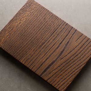 Kleurstaal van geborsteld hout