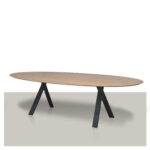 Ovale tafel Veya met gekruist metalen onderstel
