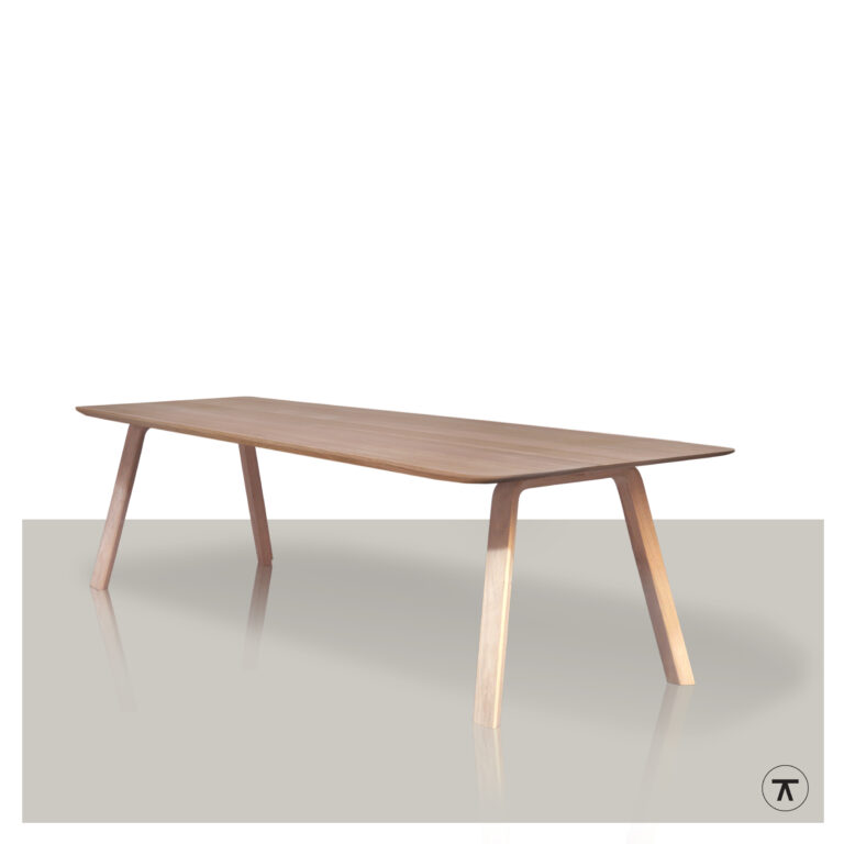 Rechthoekige tafel Melis met spitse houten poten