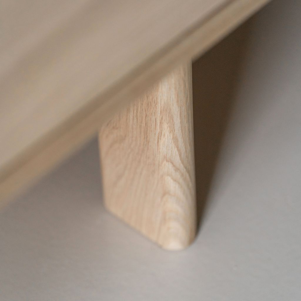 Detail Ronda houten poot