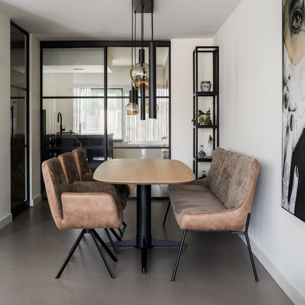 Eetkamerbank tegen de muur