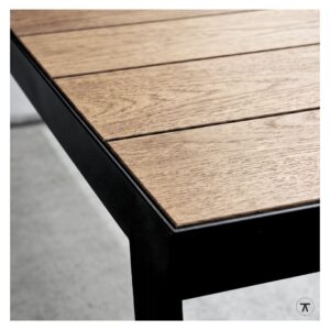 Onbehandeld Iroko hout close-up tafelblad