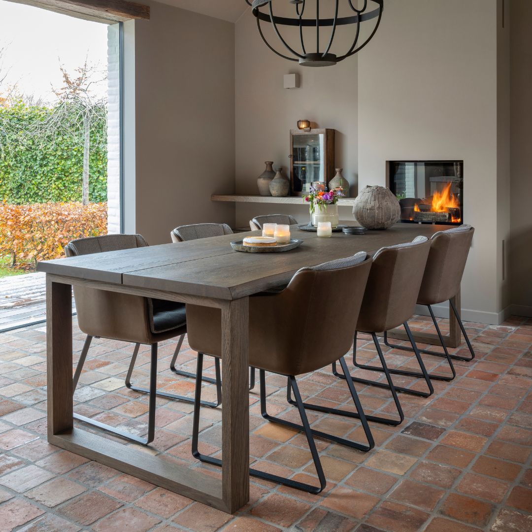 Boomstamtafel met metalen frame onderstel