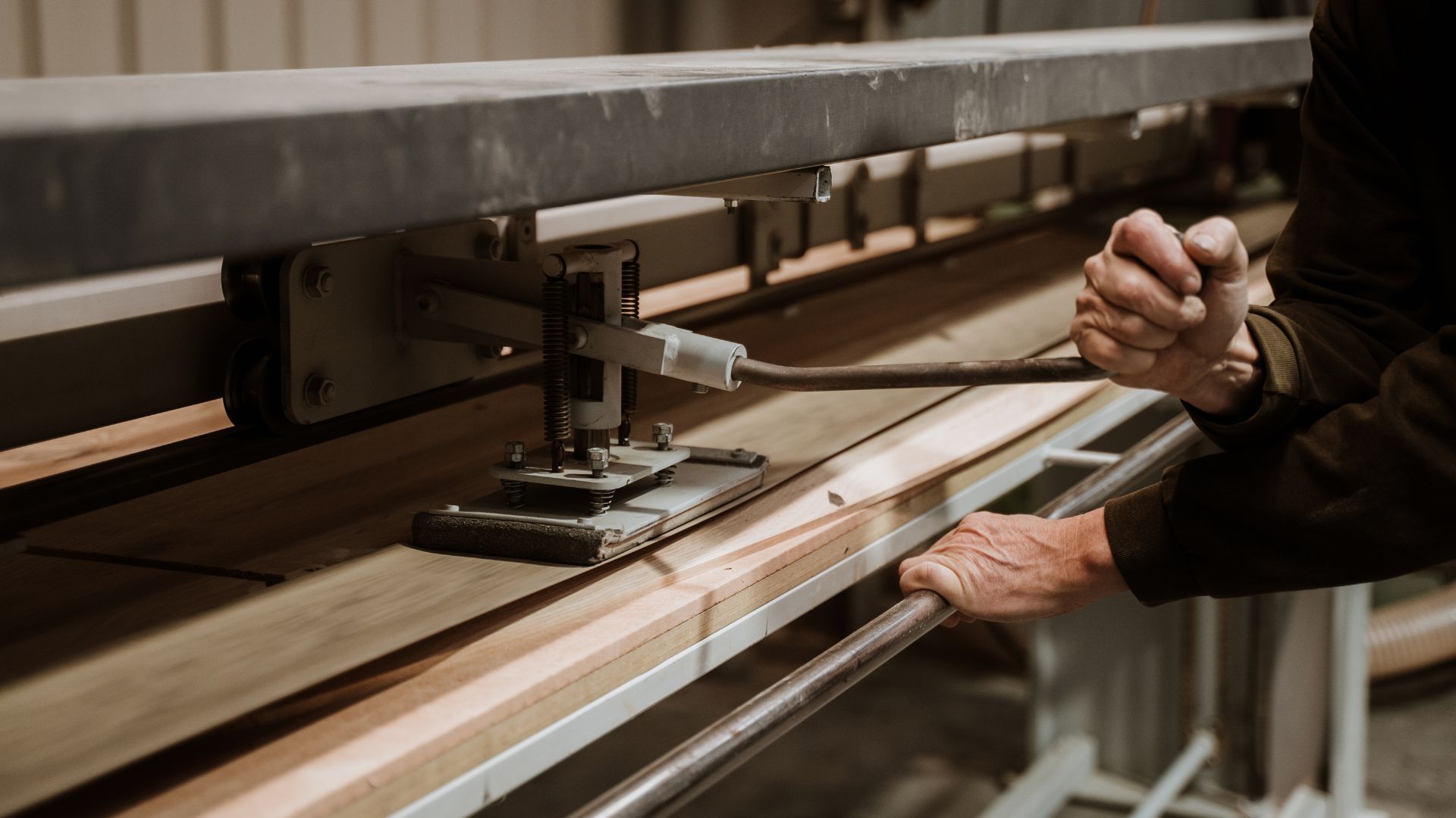 Close up van een handeling in de fabriek van Van Tafel