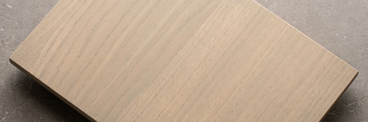 Houten kleurstaal eikenhout in kleur kalksteen