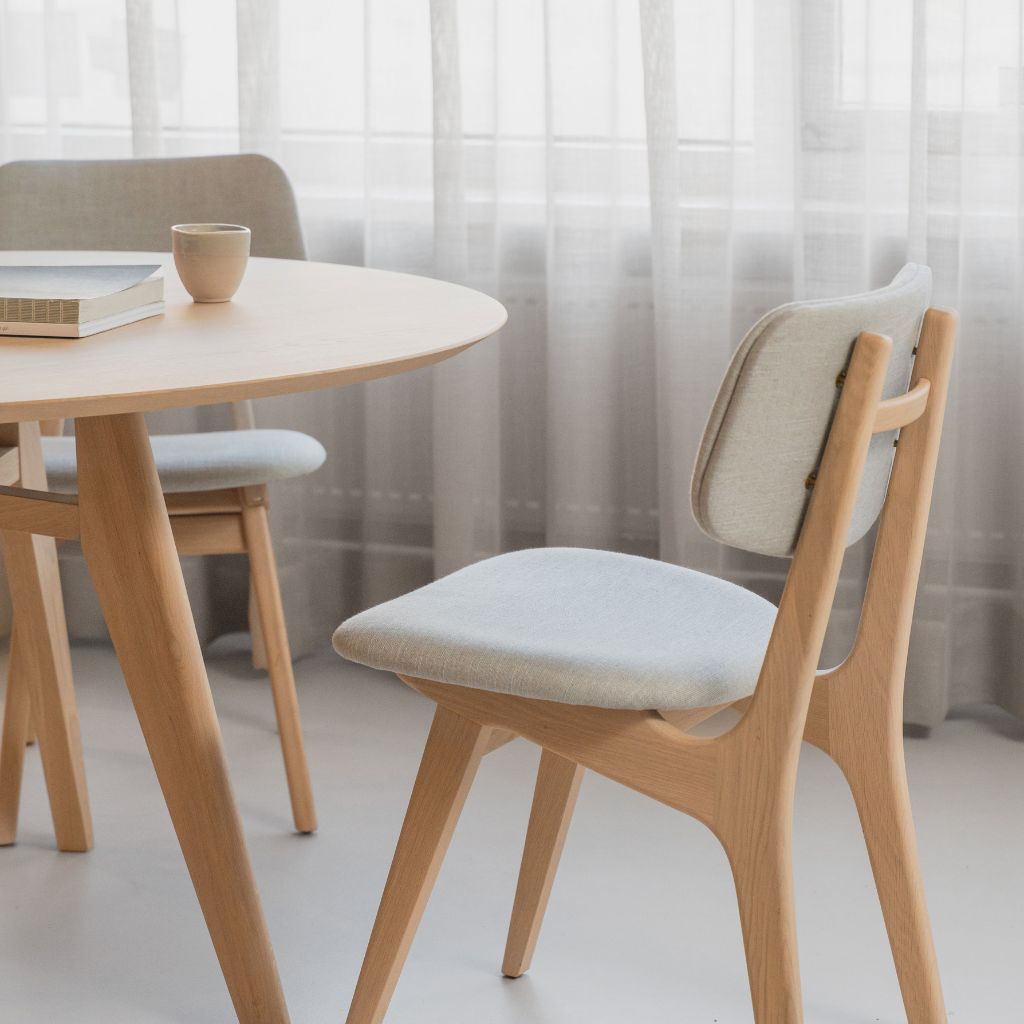 licht eiken set - ronde eettafel met houten design eetkamerstoelen