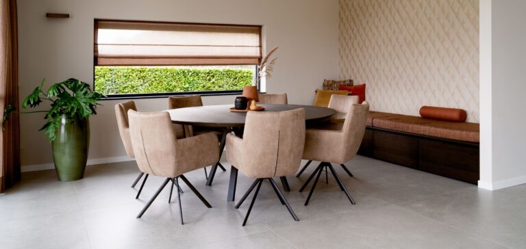 Ronde tafel met 6 stoelen