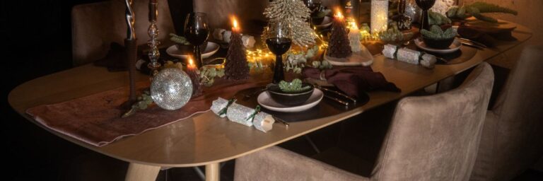 Gedekte tafel voor kerst